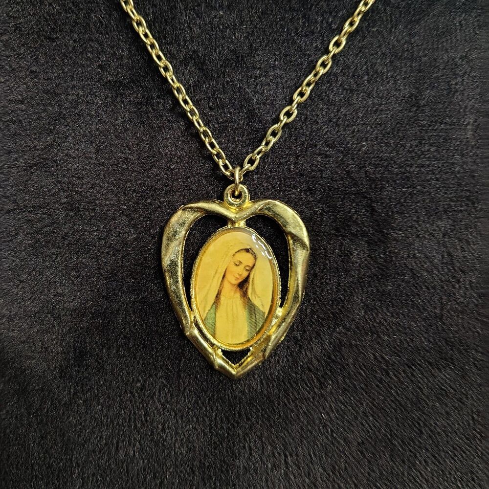 VTG Necklace Sacred Heart Christianity Mother Mary Gold Tones Necklace/J132